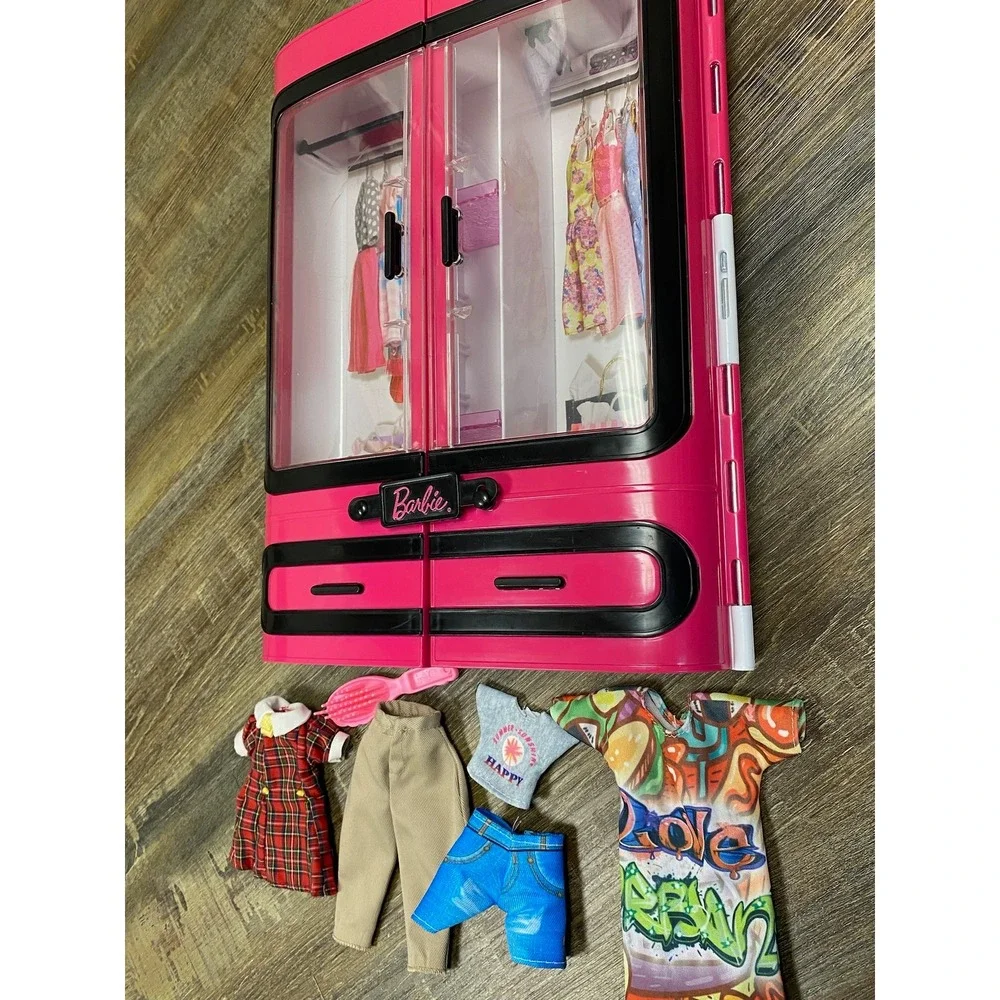 Mattel Barbie Ultimate Closet Pink Portable Doll Fashion Case DMT57 with Outfits
